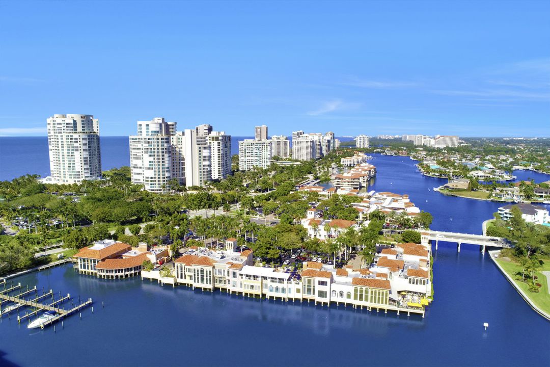 3040 Thomasson Dr, Naples, FL 34112