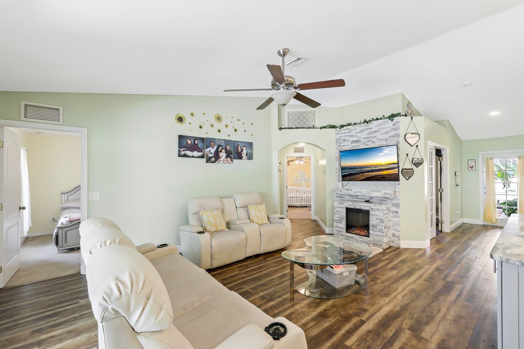 537 Allison St E, Lehigh Acres, FL 33974