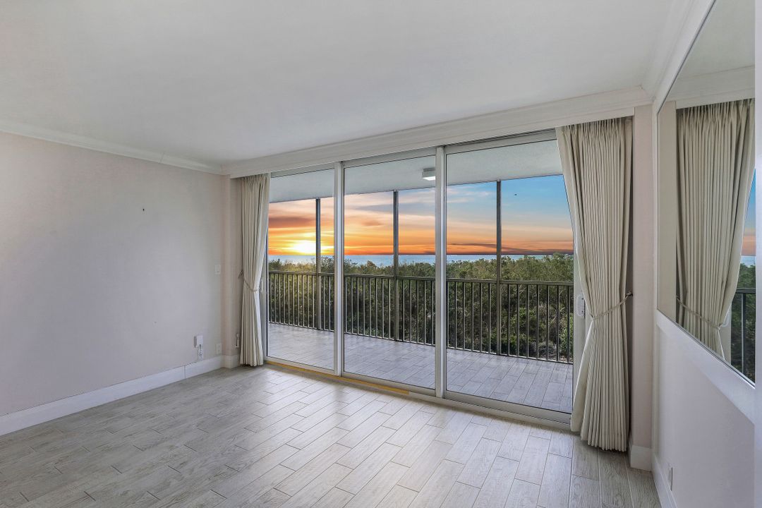 5 Bluebill Ave APT 506, Naples, FL 34108