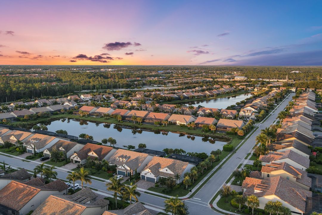 16284 Camden Lakes Cir, Naples, FL 34110