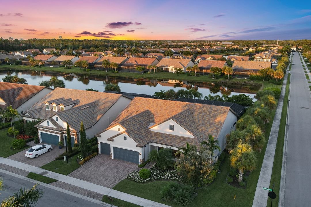 16284 Camden Lakes Cir, Naples, FL 34110