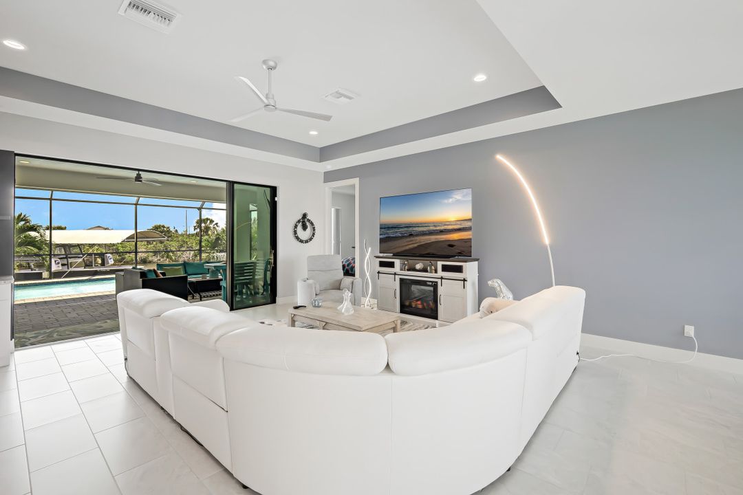 3213 NW 9th St, Cape Coral, FL 33993