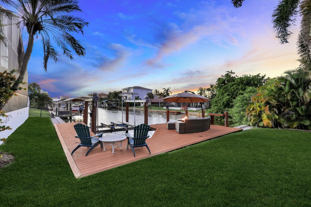 481 Lagoon Ave, Naples, FL 34108