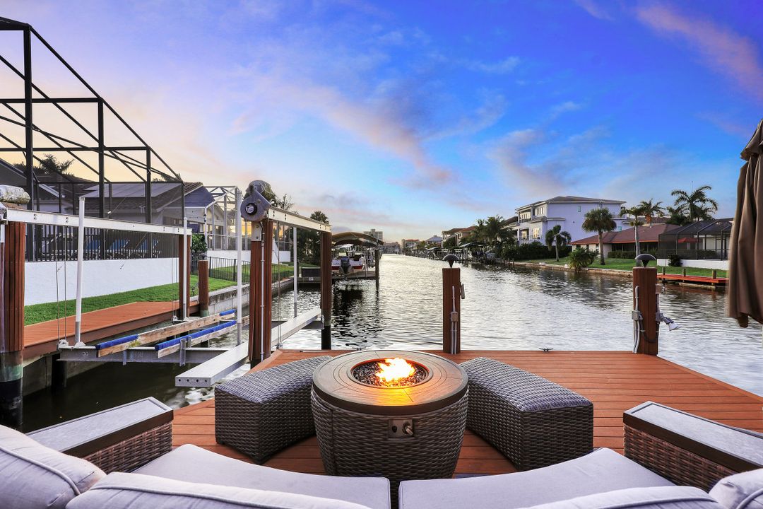 481 Lagoon Ave, Naples, FL 34108