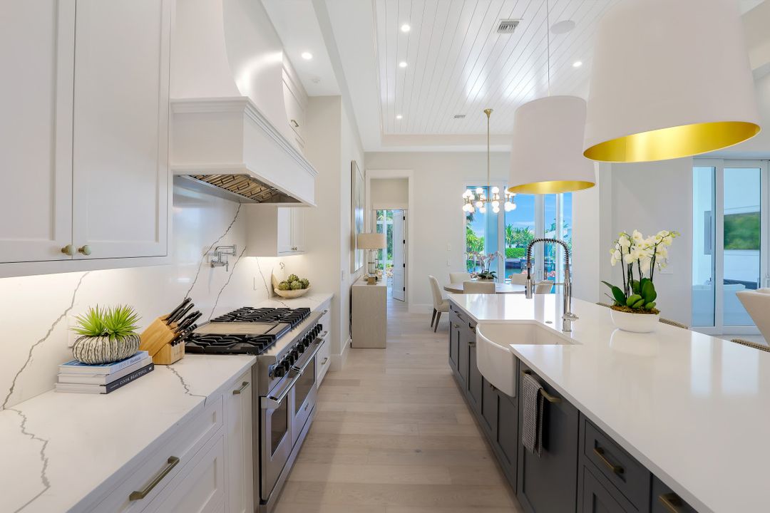 2130 Tarpon Rd, Naples, FL 34102