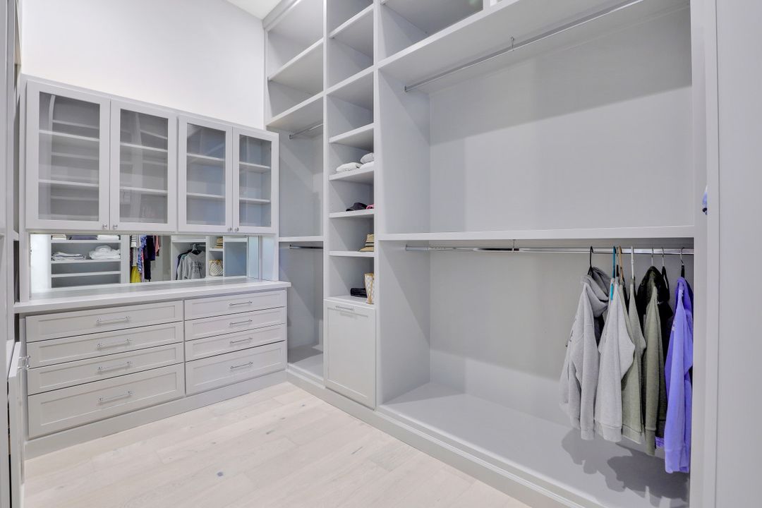 2130 Tarpon Rd, Naples, FL 34102