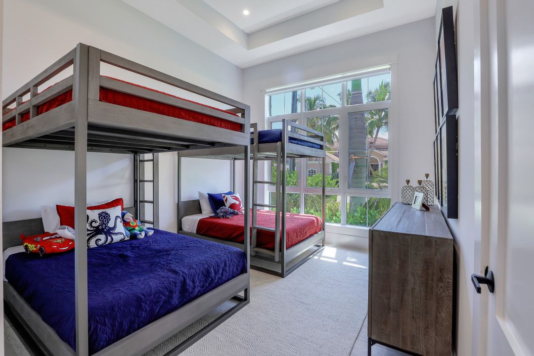 2130 Tarpon Rd, Naples, FL 34102