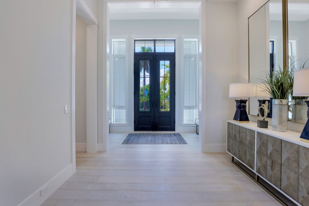 2130 Tarpon Rd, Naples, FL 34102