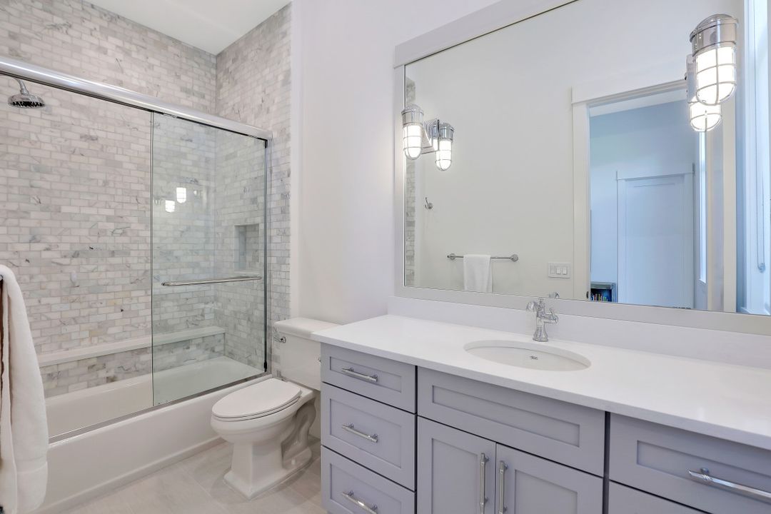 2130 Tarpon Rd, Naples, FL 34102