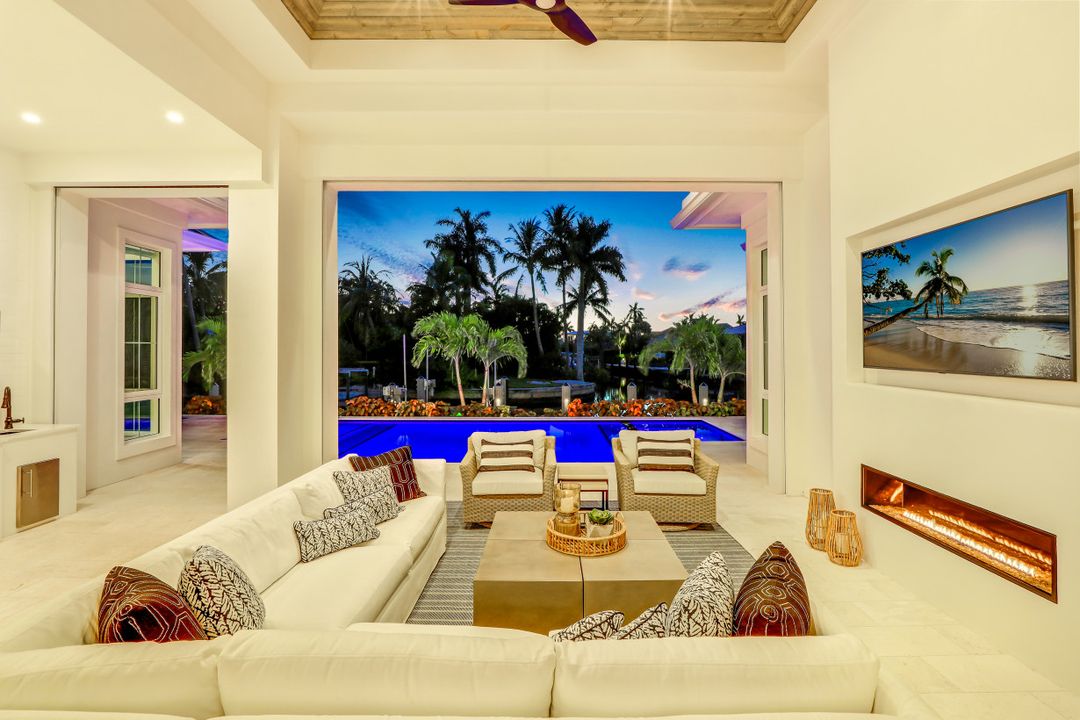 2130 Tarpon Rd, Naples, FL 34102