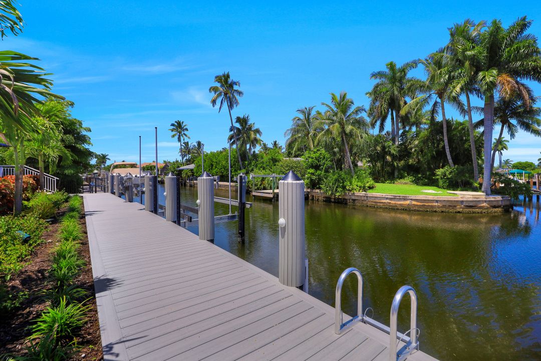 2130 Tarpon Rd, Naples, FL 34102