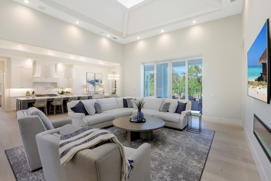 2130 Tarpon Rd, Naples, FL 34102