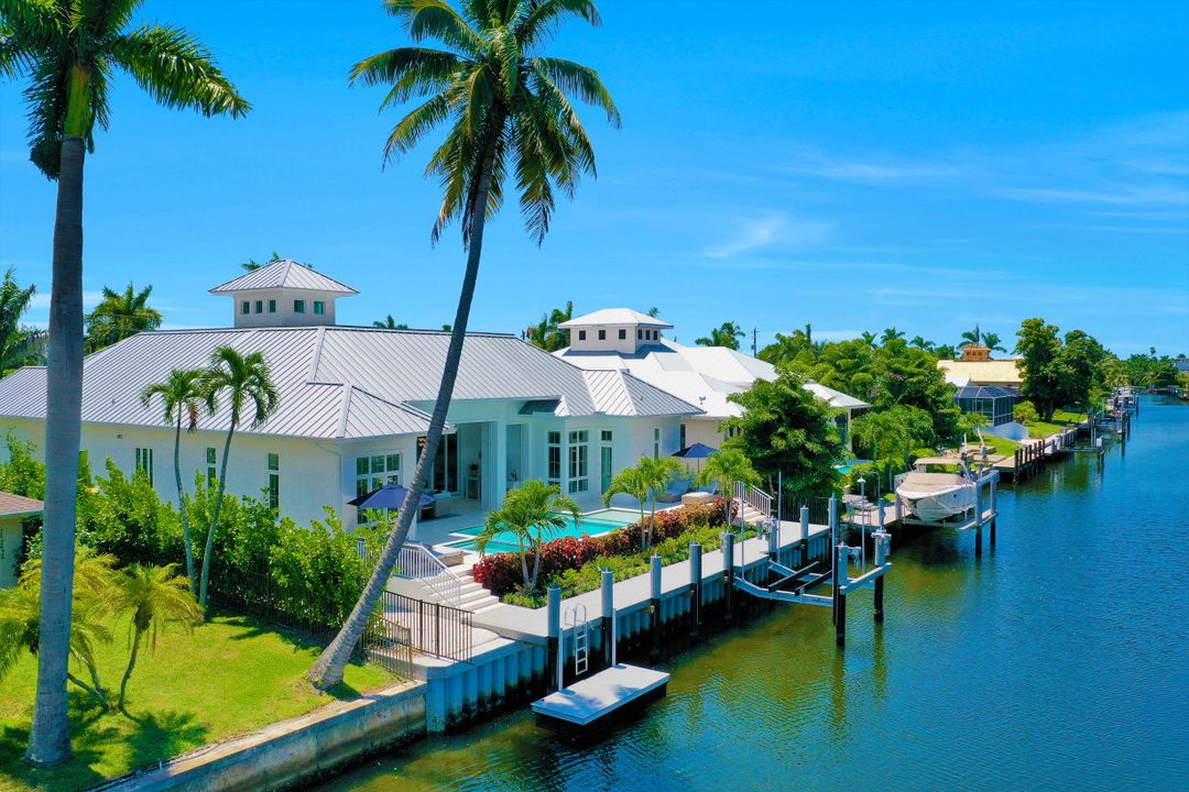 2130 Tarpon Rd, Naples, FL 34102