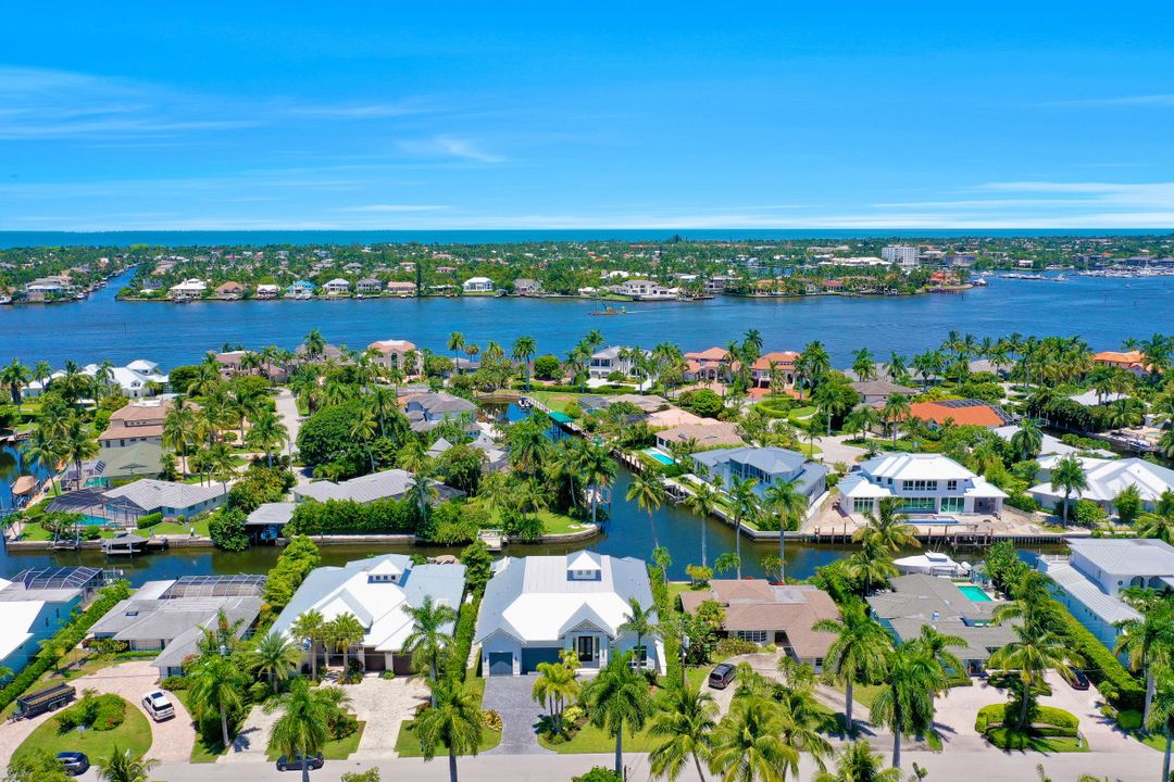 2130 Tarpon Rd, Naples, FL 34102