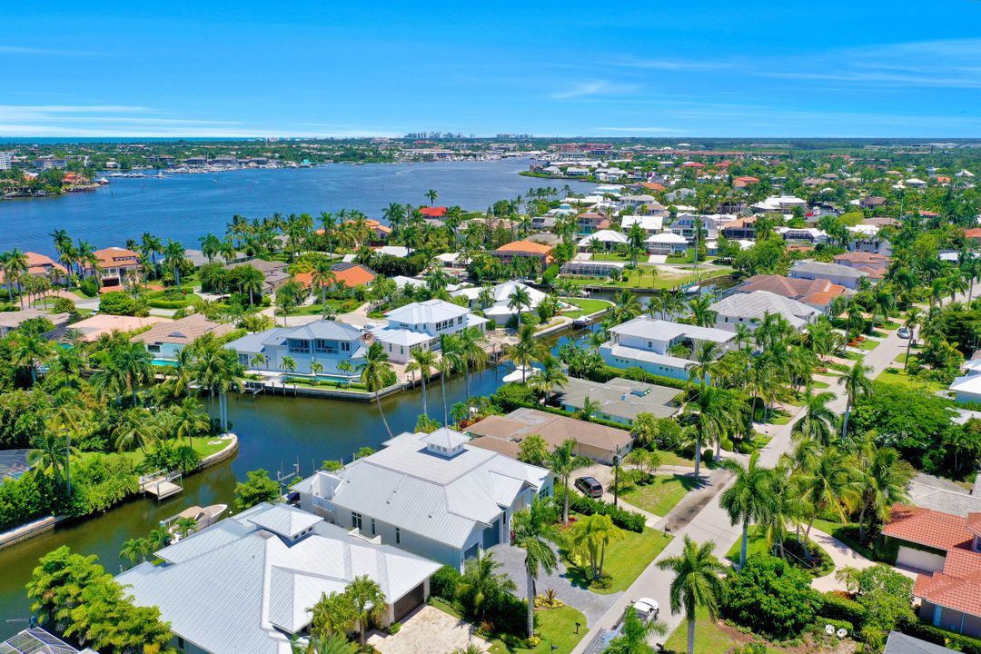 2130 Tarpon Rd, Naples, FL 34102