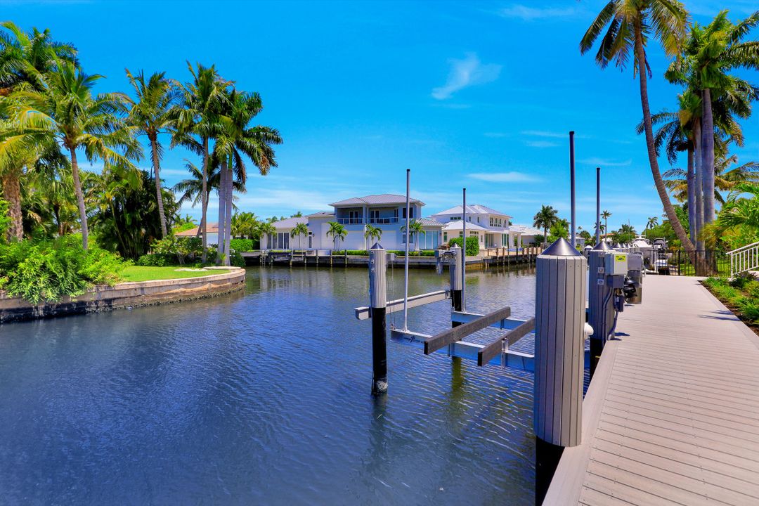 2130 Tarpon Rd, Naples, FL 34102