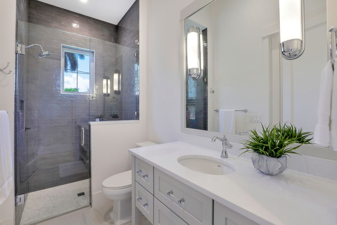 2130 Tarpon Rd, Naples, FL 34102