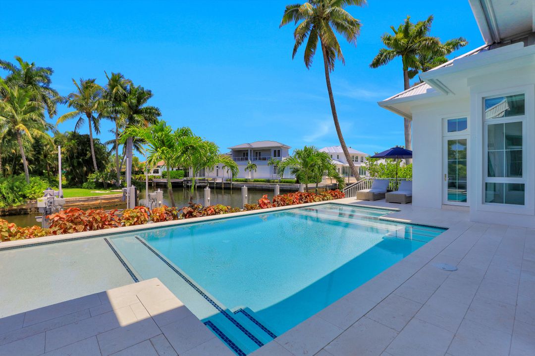 2130 Tarpon Rd, Naples, FL 34102