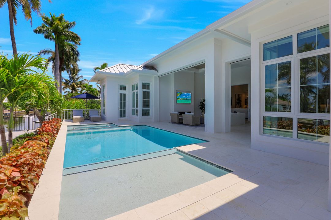 2130 Tarpon Rd, Naples, FL 34102