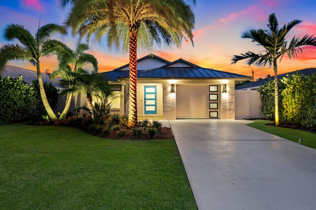 558 98th Ave N, Naples, FL 34108