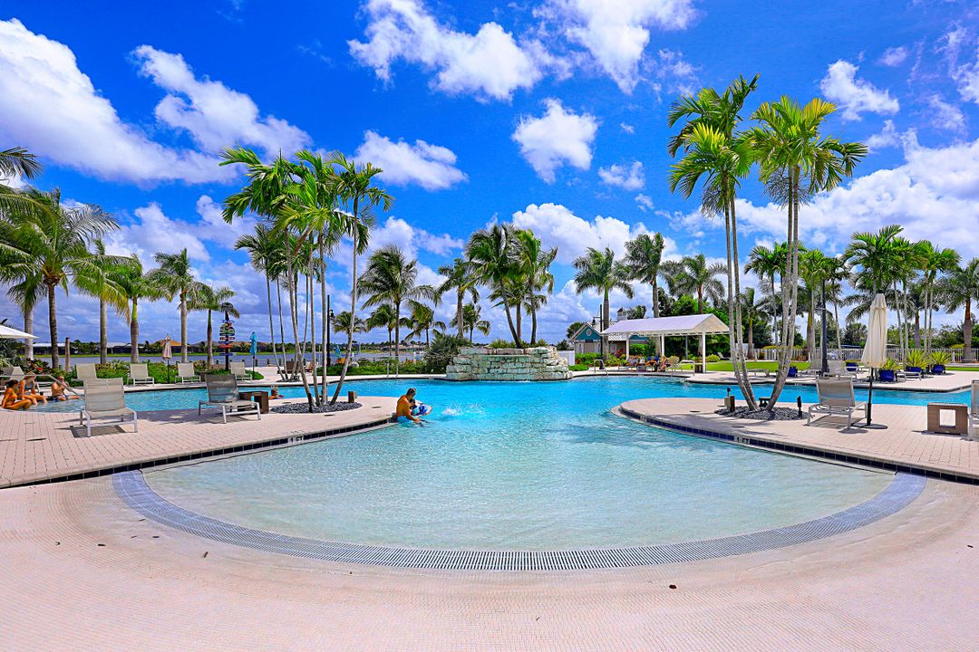 14704 Kelson Cir, Naples, FL 34114