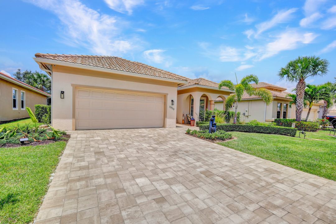 7979 Princeton Dr, Naples, FL 34104