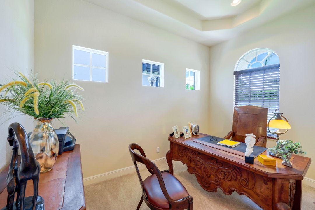 5797 Mango Cir, Naples, FL 34110