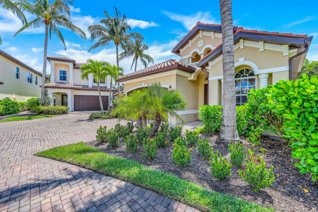 5797 Mango Cir, Naples, FL 34110