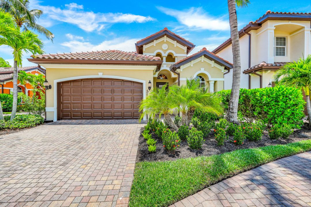 5797 Mango Cir, Naples, FL 34110