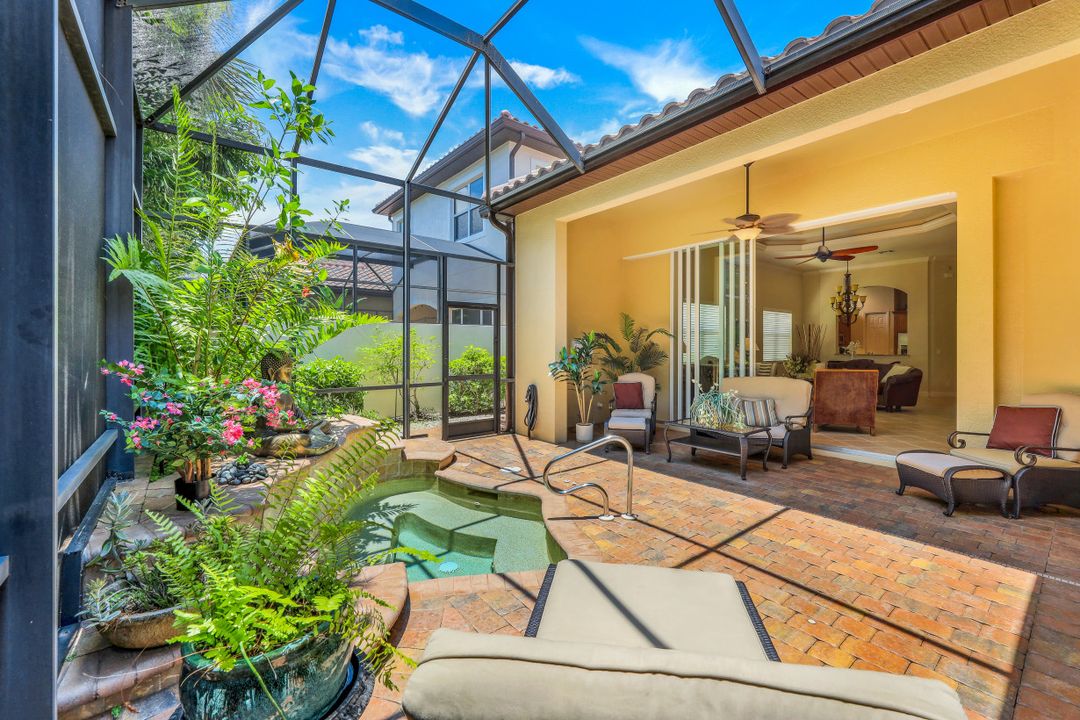 5797 Mango Cir, Naples, FL 34110