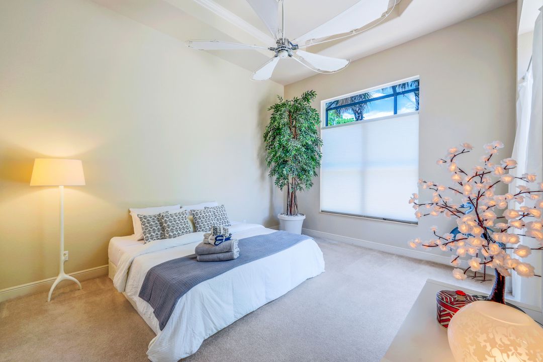 5797 Mango Cir, Naples, FL 34110