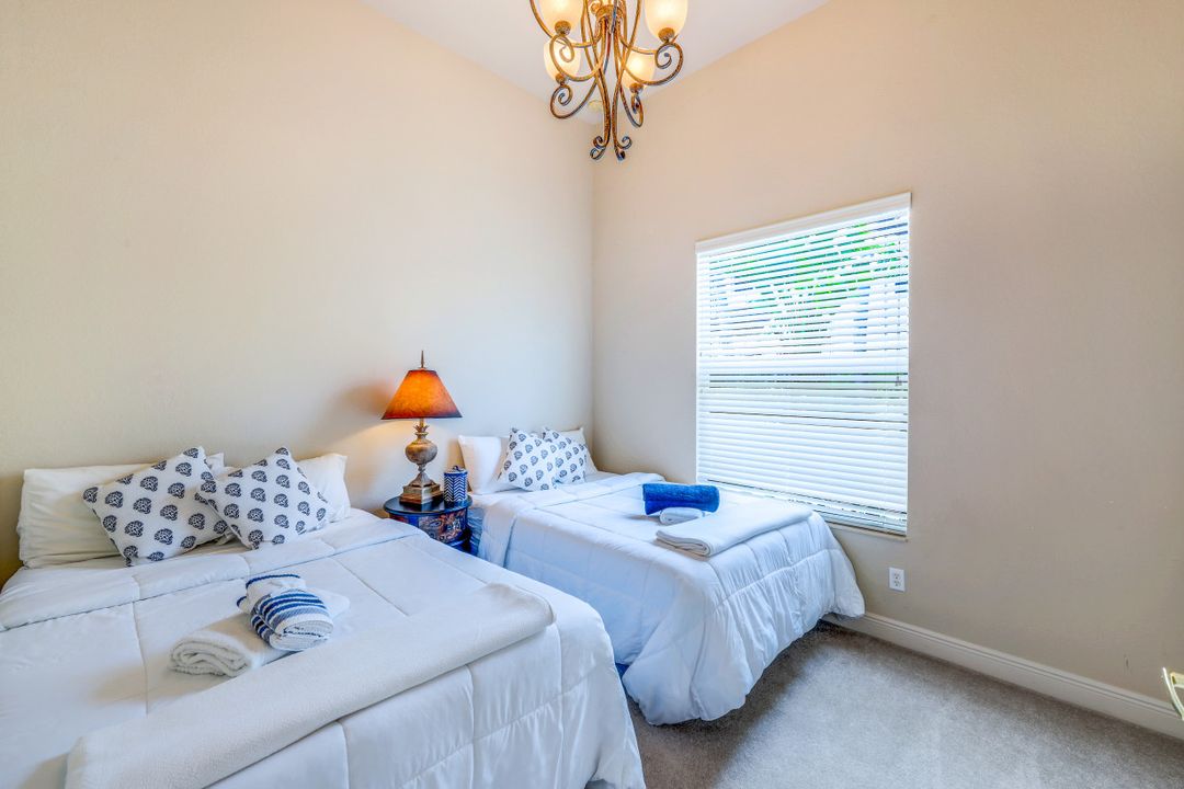 5797 Mango Cir, Naples, FL 34110