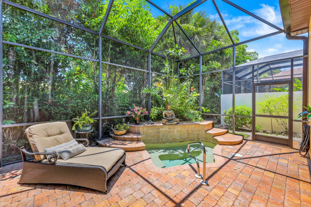 5797 Mango Cir, Naples, FL 34110