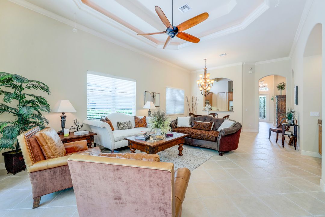 5797 Mango Cir, Naples, FL 34110