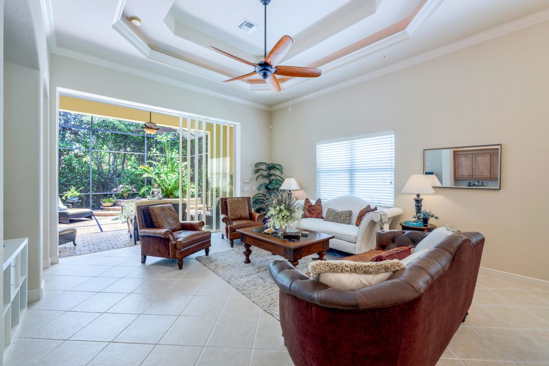 5797 Mango Cir, Naples, FL 34110