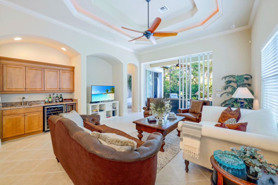 5797 Mango Cir, Naples, FL 34110