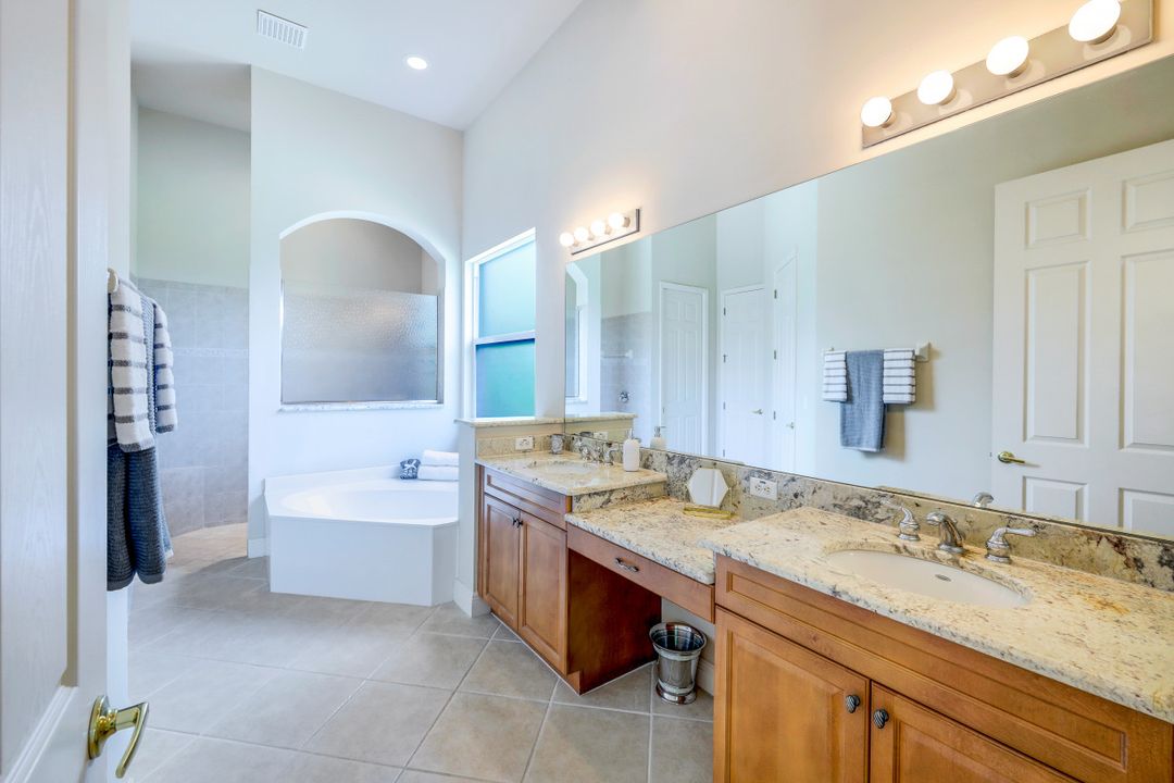 5797 Mango Cir, Naples, FL 34110