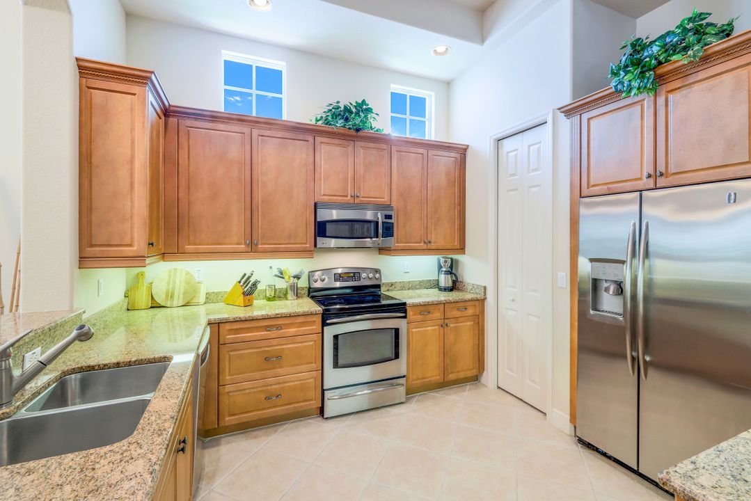 5797 Mango Cir, Naples, FL 34110