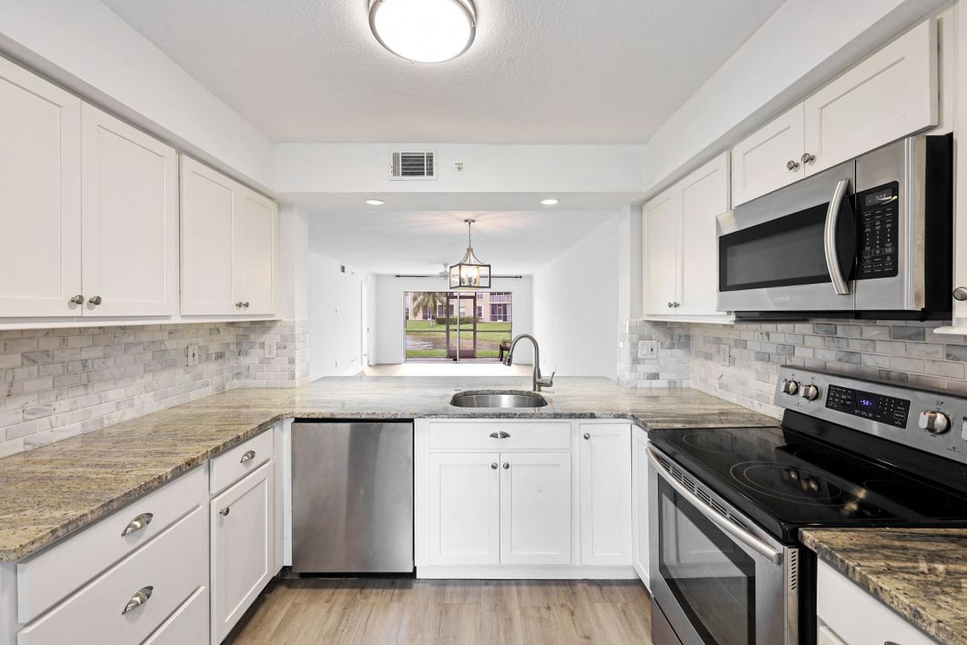 9650 Victoria Ln #B-102, Naples, FL 34109