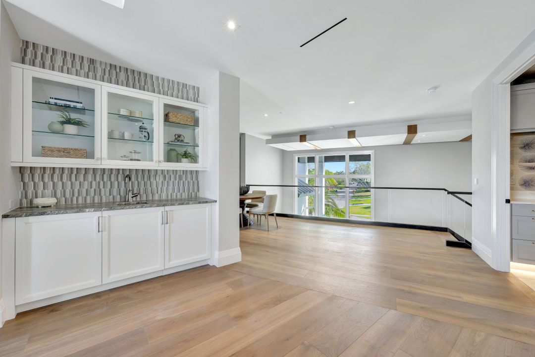 3401 Crayton Rd, Naples, FL 34102