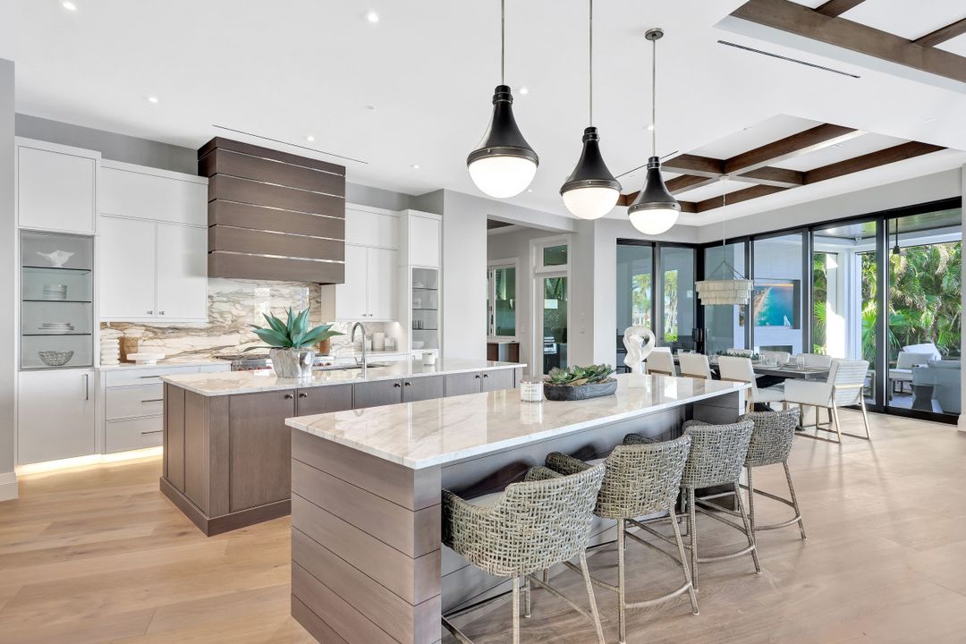 3401 Crayton Rd, Naples, FL 34102