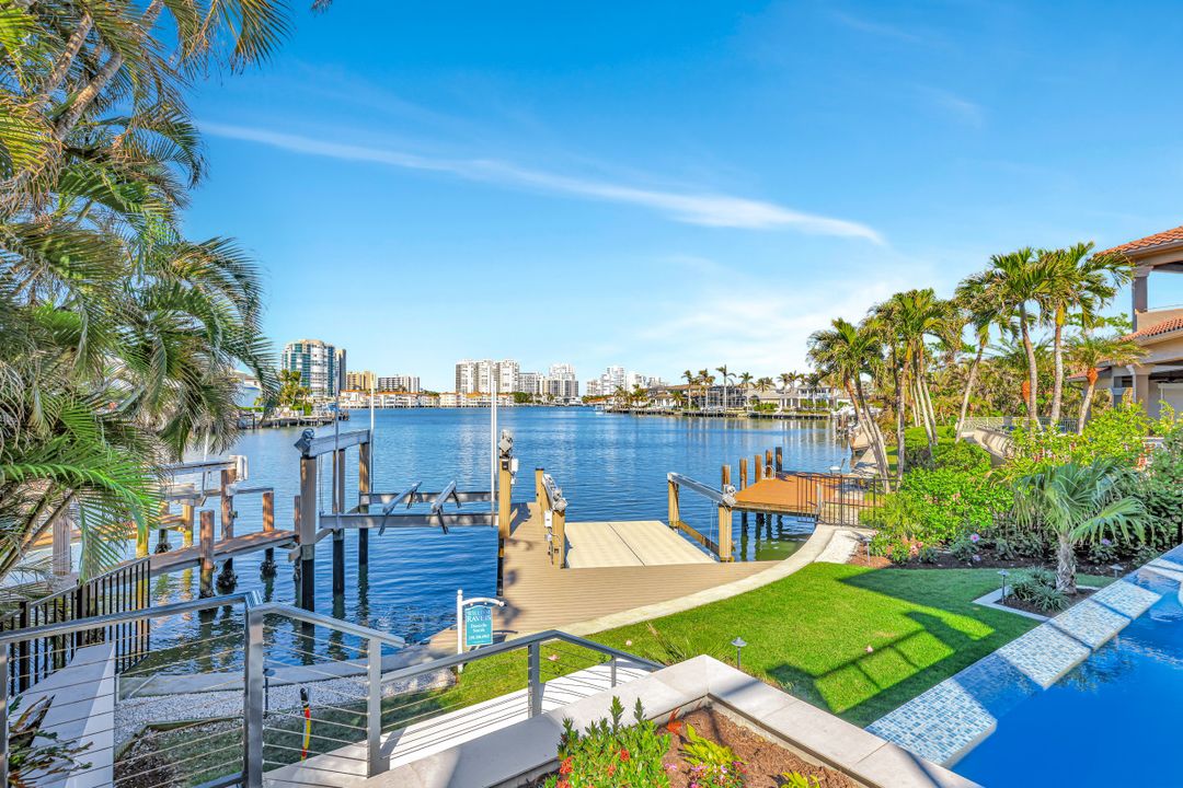 3401 Crayton Rd, Naples, FL 34102