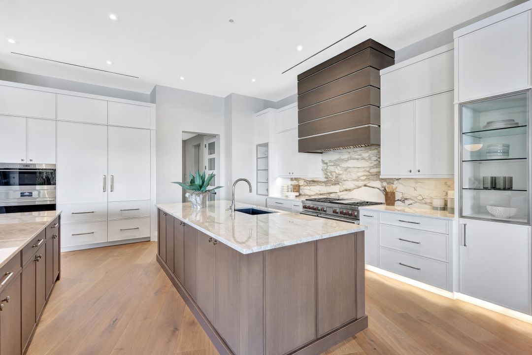 3401 Crayton Rd, Naples, FL 34102