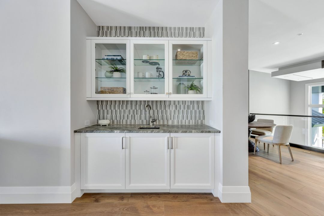 3401 Crayton Rd, Naples, FL 34102