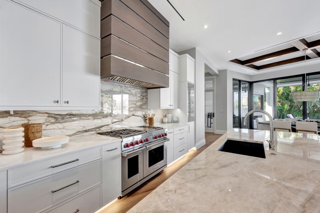 3401 Crayton Rd, Naples, FL 34102