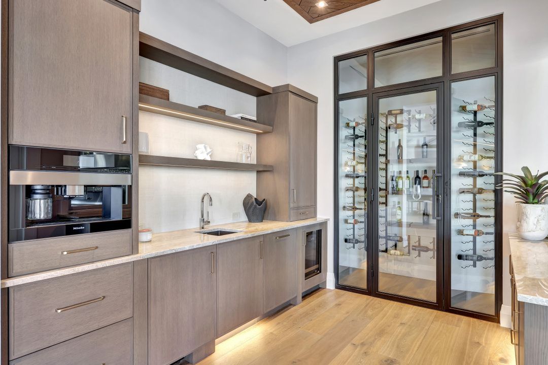 3401 Crayton Rd, Naples, FL 34102