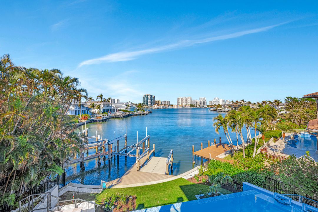 3401 Crayton Rd, Naples, FL 34102