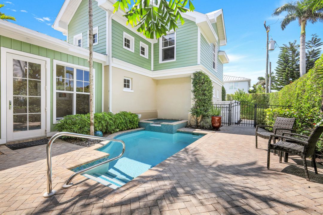 331 3rd Ave S #4, Naples, FL 34102