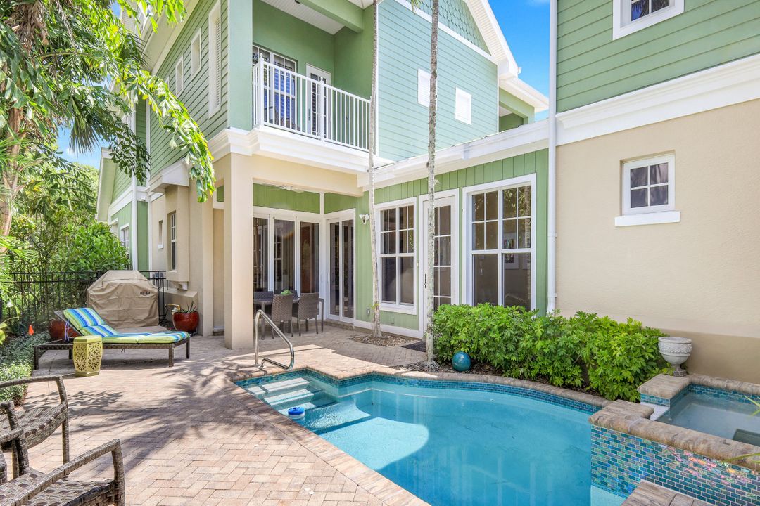 331 3rd Ave S #4, Naples, FL 34102