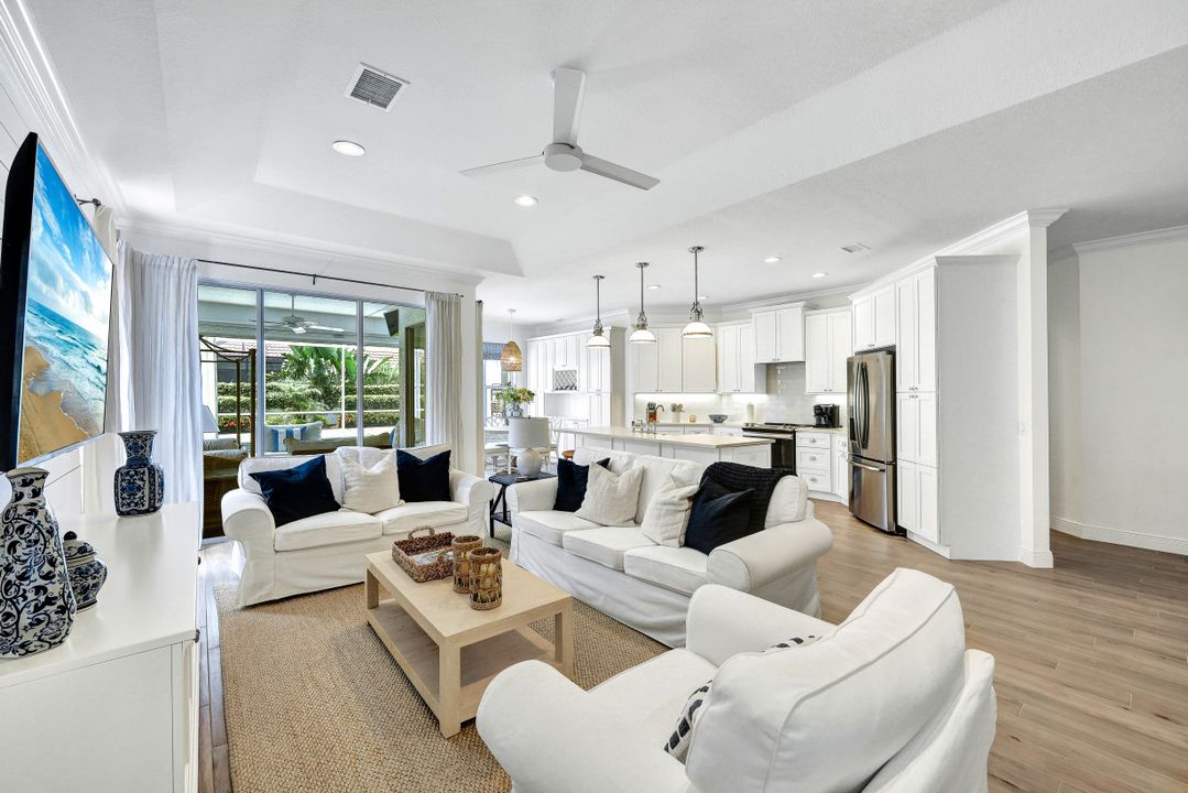 5910 Almaden Dr, Naples, FL 34119